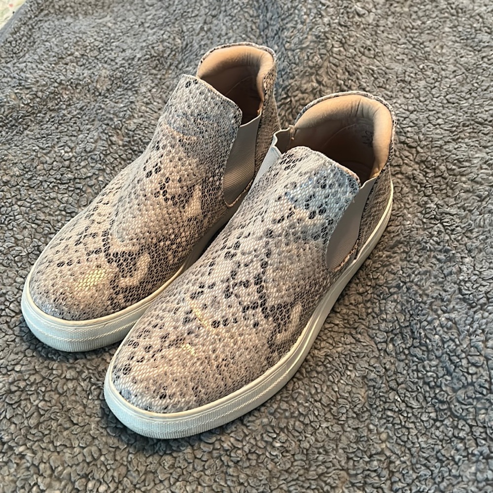 Faux Snake Skin Women’s Sneakers size 10